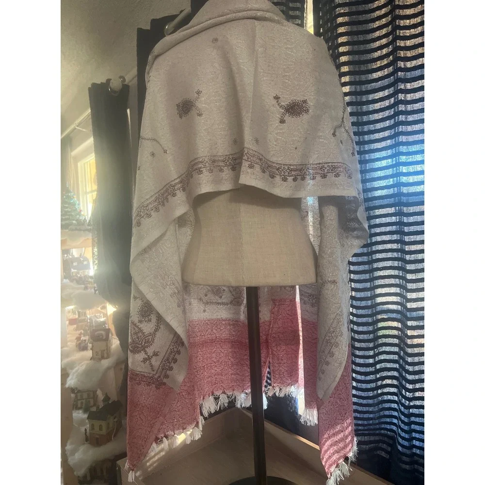 Oswal Shawl Cream Pink Floral Embroidered Fringe Made in India‎